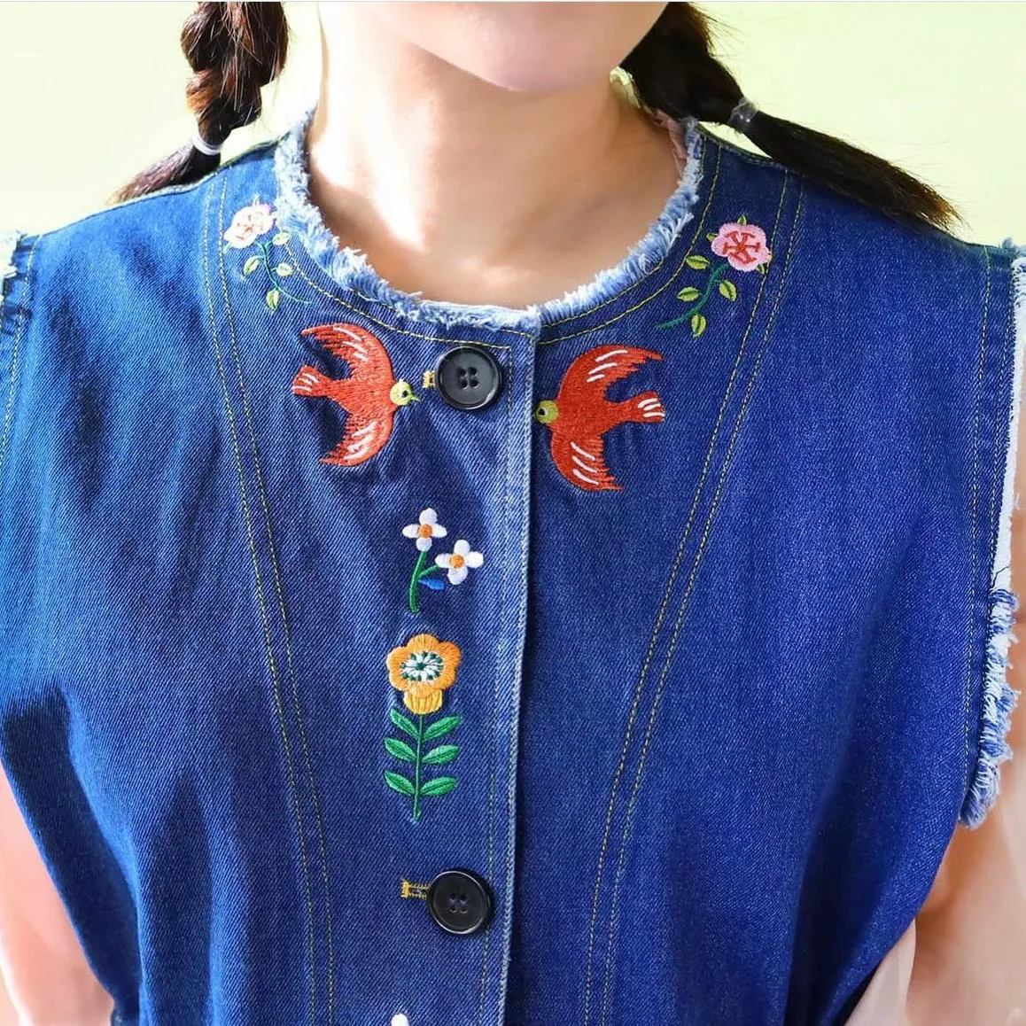 AF - AF240901 Denim Sleeveless embroidered Jacket